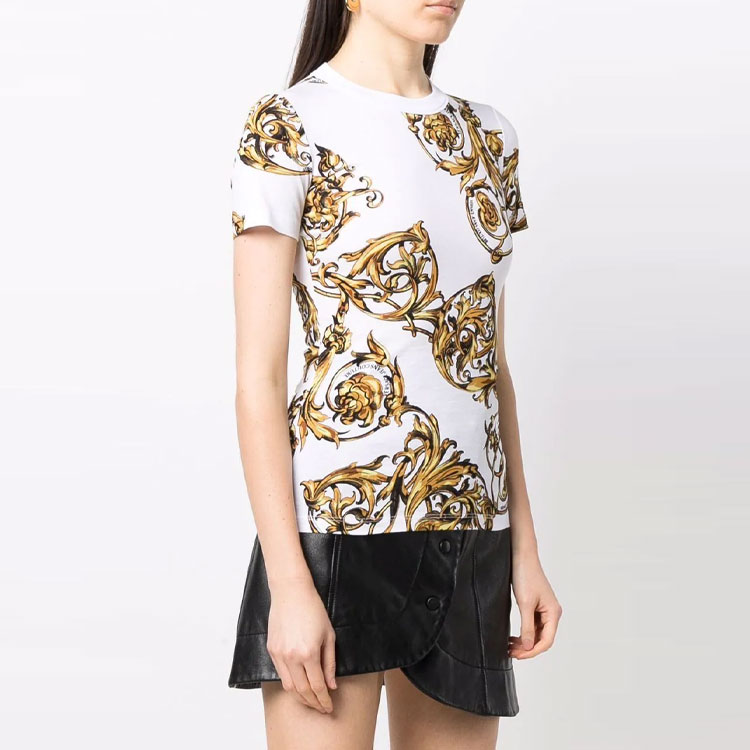 Shop (W) Camiseta Blanca Versace Jeans Couture SS22 Estampado Barocco. 72HAH608-JS049-G03