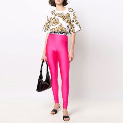 (W) VERSACE JEANS COUTURE Wanita Baju Putih Cropped Cetak Koleksi SS22 72HAH623-JS049-G03 Lookbook (W) VERSACE JEANS COUTURE Wanita Baju Putih Cropped Cetak Koleksi SS22 72HAH623-JS049-G03