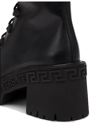 (W) Stivali Versace in Pelle Moda con Lacci ''Neri'' 1005900-1A04060_1B000 Purchase (W) Stivali Versace in Pelle Moda con Lacci ''Neri'' 1005900-1A04060_1B000