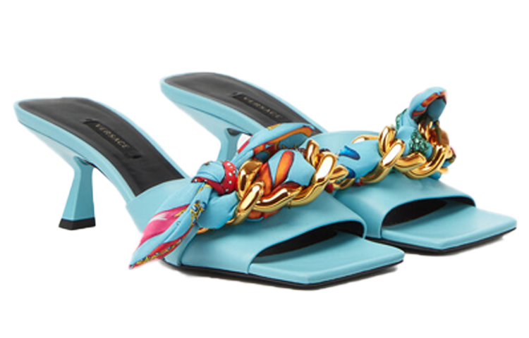Lookbook (W) Versace Medusa Ketting Lakleren Sandalen ''Blauw'' DST563H-DNAF9-1V18V
