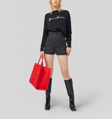 (W) Suéter Negro Bordado con Logo de VERSACE A85556-A233106-A1008 Lookbook (W) Suéter Negro Bordado con Logo de VERSACE A85556-A233106-A1008