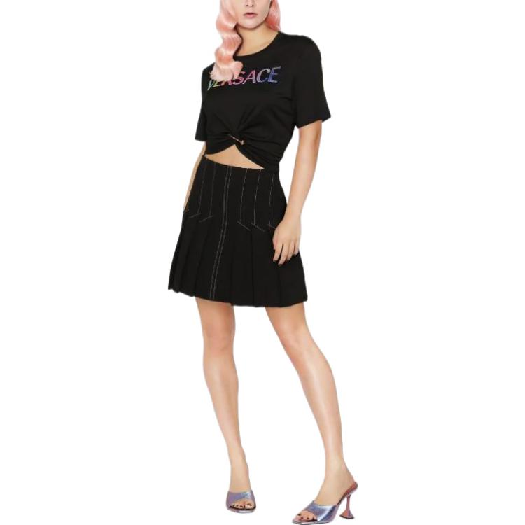 (Women) VERSACE SS22  Black Logo Print Safety Pin Detail Cropped T-Shirt. 1004162-1A04550-2B070 圖 5