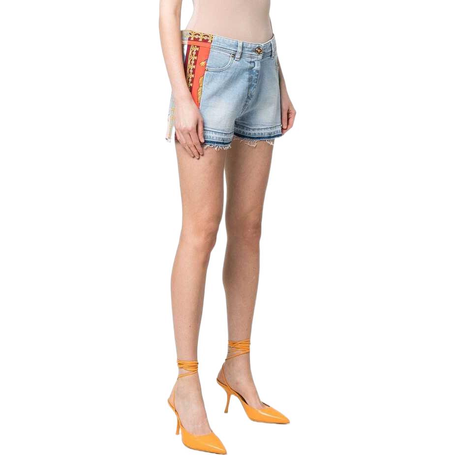 Purchase (W) 베르사체 SS22 프레이드 헴 스트레이트 데님 반바지 블루. 1005140-1A03453-2D470