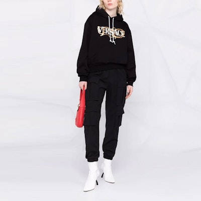 (W) VERSACE SS22 黑色Logo印花連帽衫 1004128-1A01174-1B000 Lookbook (W) VERSACE SS22 黑色Logo印花連帽衫 1004128-1A01174-1B000