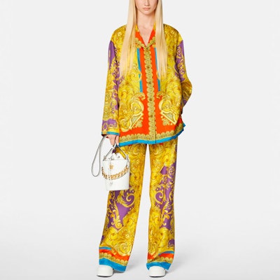 (W) VERSACE SS22 Kemeja Kuning Lengan Panjang Berkolar 1004616-1A03489-5L290 Lookbook (W) VERSACE SS22 Kemeja Kuning Lengan Panjang Berkolar 1004616-1A03489-5L290