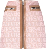 (Women) VERSACE SS23 Pink Mini Skirt with Logo Jacquard Design Fashion 1010926-1A08206-2PL50 (Women) VERSACE SS23 Pink Mini Skirt with Logo Jacquard Design Fashion 1010926-1A08206-2PL50