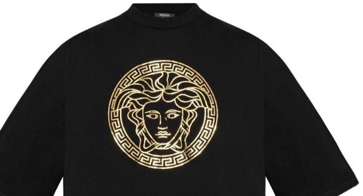 (Women) VERSACE SS24 Black Short Sleeve Logo Print Crop Top Tee. 1014275-1A11608-2B150 Sizing (Women) VERSACE SS24 Black Short Sleeve Logo Print Crop Top Tee. 1014275-1A11608-2B150