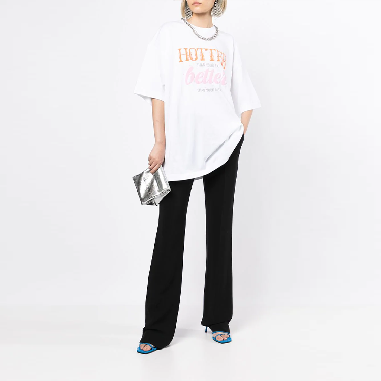 Lookbook (W) ヴェトモン オーバーサイズ レタープリント ホワイト Tシャツ. UE52TR210W-WHITE