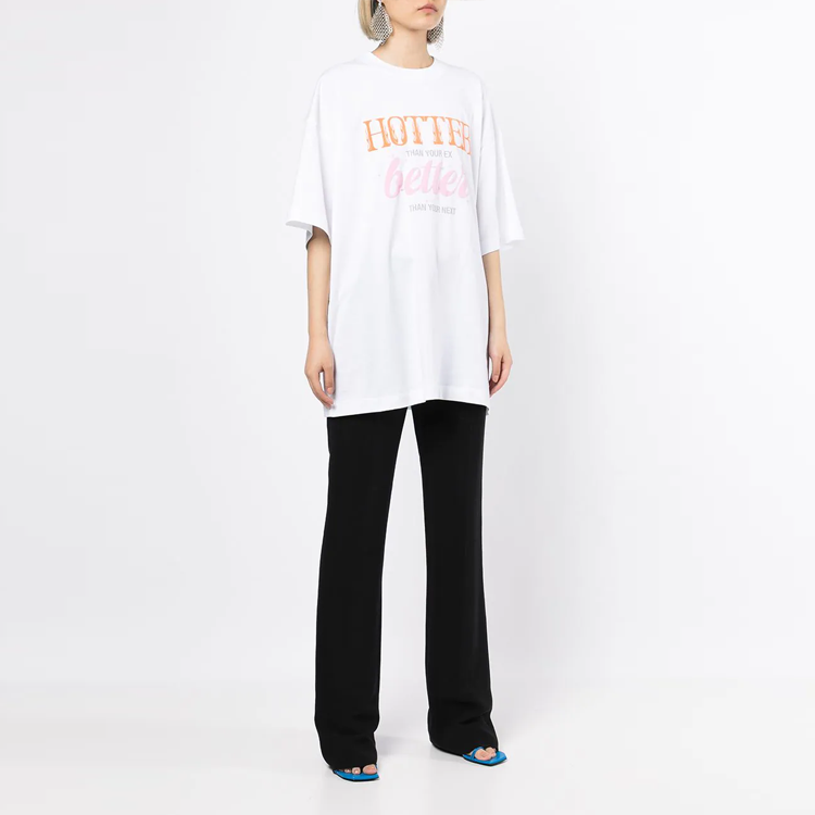 Shop (W) ヴェトモン オーバーサイズ レタープリント ホワイト Tシャツ. UE52TR210W-WHITE