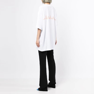 (W) ヴェトモン オーバーサイズ レタープリント ホワイト Tシャツ. UE52TR210W-WHITE Purchase (W) ヴェトモン オーバーサイズ レタープリント ホワイト Tシャツ. UE52TR210W-WHITE