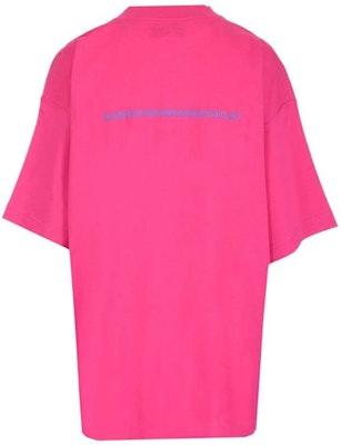 (W) Vetements SS22 Baju-T Cetakan Huruf Pink Oversized. UE52TR190PHOT-PINK Lookbook (W) Vetements SS22 Baju-T Cetakan Huruf Pink Oversized. UE52TR190PHOT-PINK