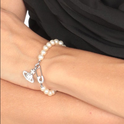 (W) Vivienne Westwood Lucrece 安全別針珍珠吊墜手鍊 銀色 女款 6103005302P147P147 Purchase (W) Vivienne Westwood Lucrece 安全別針珍珠吊墜手鍊 銀色 女款 6103005302P147P147