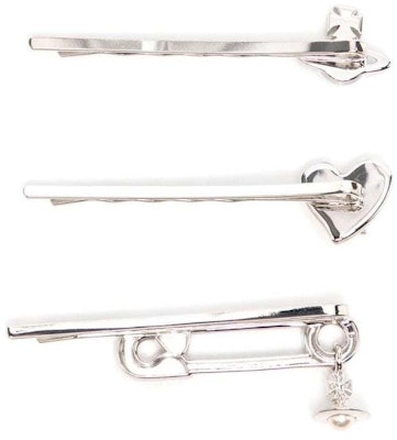 (W) Conjunto de Clips de Pelo Vivienne Westwood Tilde Bobby Plata Perla Accesorios. 6703000A02P103IMAW23P103 Lookbook (W) Conjunto de Clips de Pelo Vivienne Westwood Tilde Bobby Plata Perla Accesorios. 6703000A02P103IMAW23P103