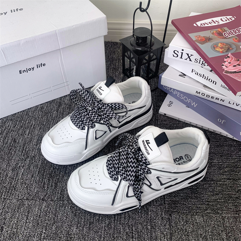 Sizing (W) Sepatu Kanvas Rendah Warrior 'Hong Kong Retro Hitam Putih' WXY(S)-2812L01