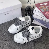 Sizing (W) Sepatu Kanvas Rendah Warrior 'Hong Kong Retro Hitam Putih' WXY(S)-2812L01