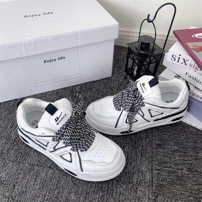 (W) Sepatu Kanvas Rendah Warrior 'Hong Kong Retro Hitam Putih' WXY(S)-2812L01 1