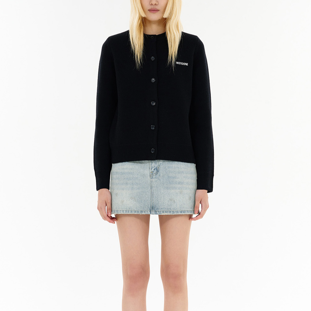 Shop (W) WE11DONE 黑色羅紋圓領針織長袖開襟毛衣。 WD-KC2-24-602-W-BK