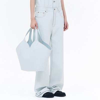 (W) WE11DONE SS24 對比縫線低腰直筒牛仔褲 女 淺藍色 WD-DP0-24-336-W-IC Details for (W) WE11DONE SS24 對比縫線低腰直筒牛仔褲 女 淺藍色 WD-DP0-24-336-W-IC