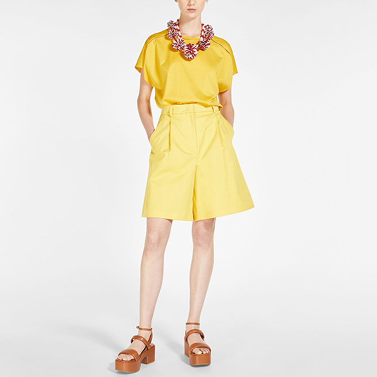 Lookbook (W) Celana Pendek Kuning High-Waisted WEEKEND MaxMara Ecuba Kasual. 5141013106007-ECUBA