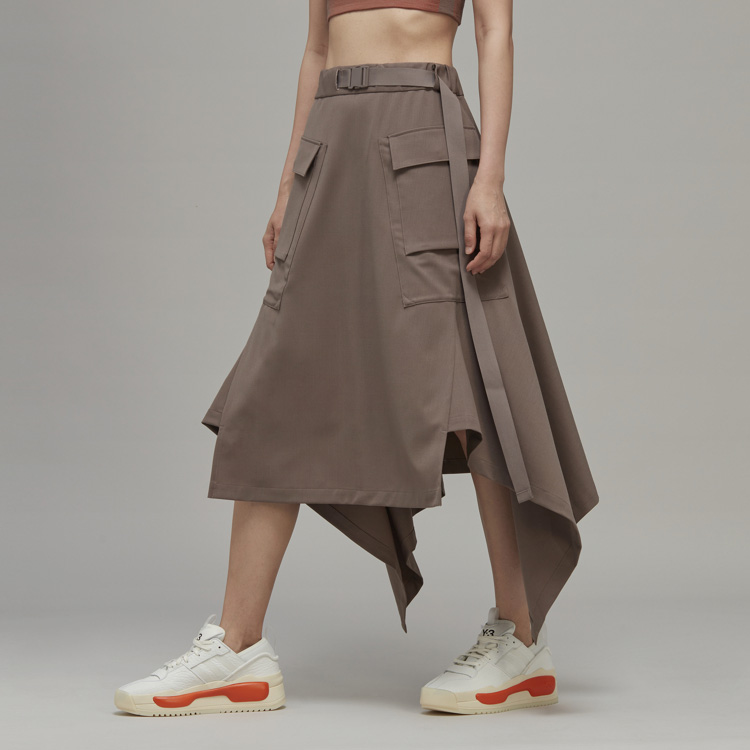 Purchase (Women) Y-3 22 Classic Refined Multi-Pocket Skirt Brown HS9830