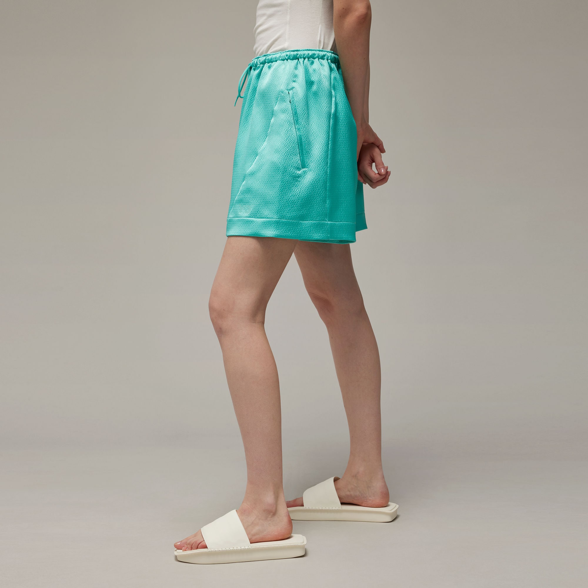 Details for (W) Y-3 테크 시어서커 릴렉스드 타이웨이스트 숏츠 라이트 민트 그린. IV7748