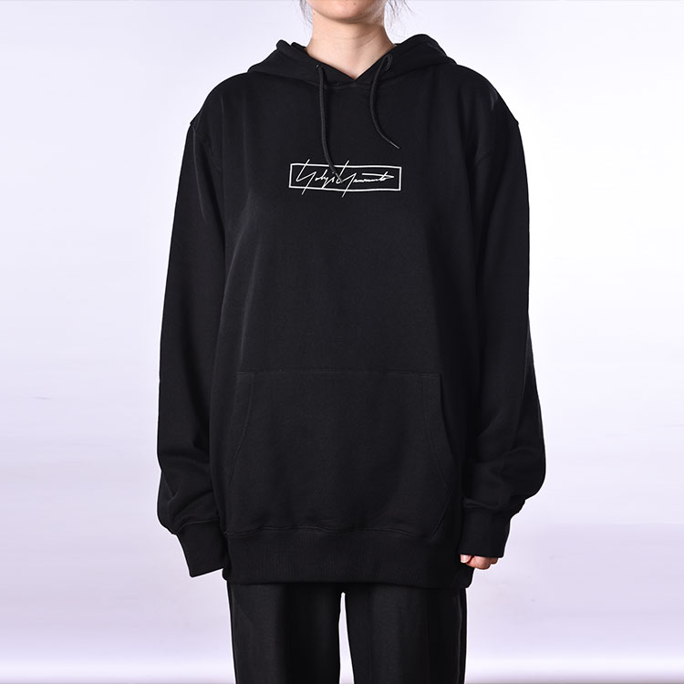 Shop (Women) Yohji Yamamoto FW21 Letter Print Pullover Hoodie Black HX-T84-984-1