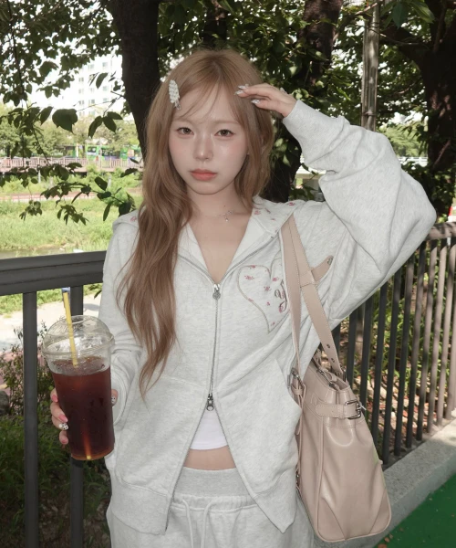 women-yoohee-jooyoung-x-youhee-heart-applique-hood-zip-up-light-grey-hoodie-yhhzgc-001-lg