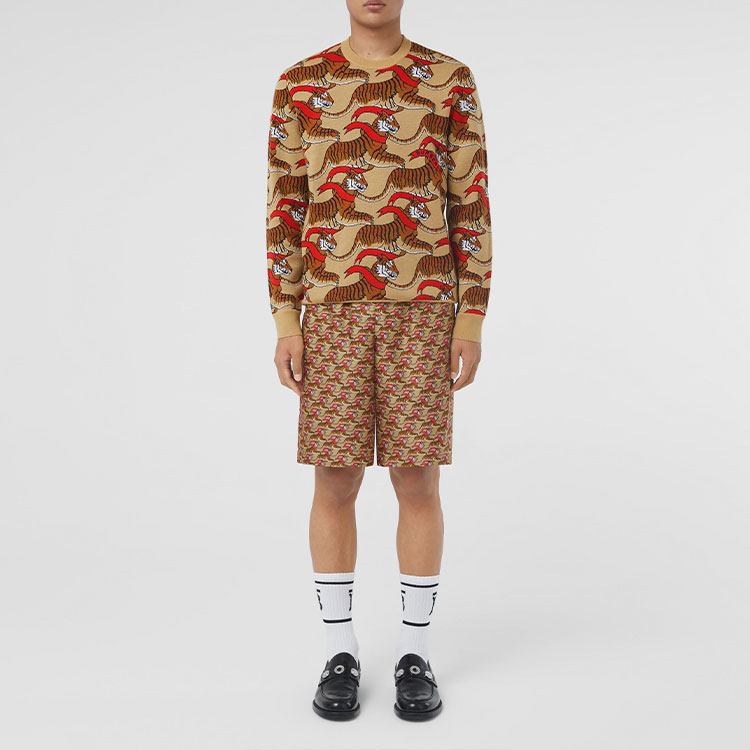 Shop 【虎年限定版】Burberry虎纹针织衫 蜜糖米色男装 80513141
