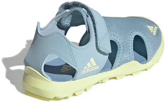 Shop 兒童 adidas Captain Toey K 魔術貼 戶外包頭平跟 運動涼鞋 藍黃