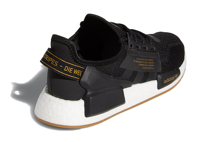 Shop 大童 adidas Originals NMD_R1 V2 J 黑白