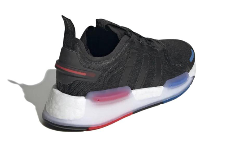 Shop 大童 adidas originals NMD_V3 J 耐磨透氣運動休閒鞋 黑色