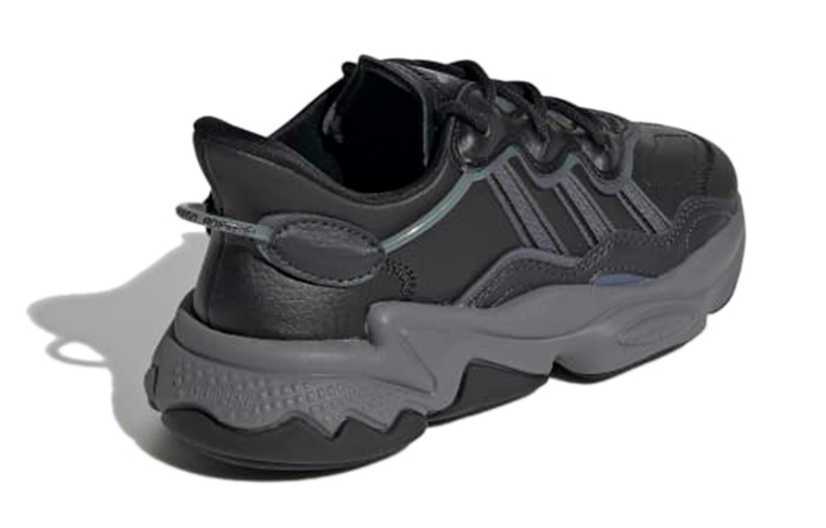 Shop (JR) adidas Originals Ozweego J 'Hitam Abu-abu' EE8623