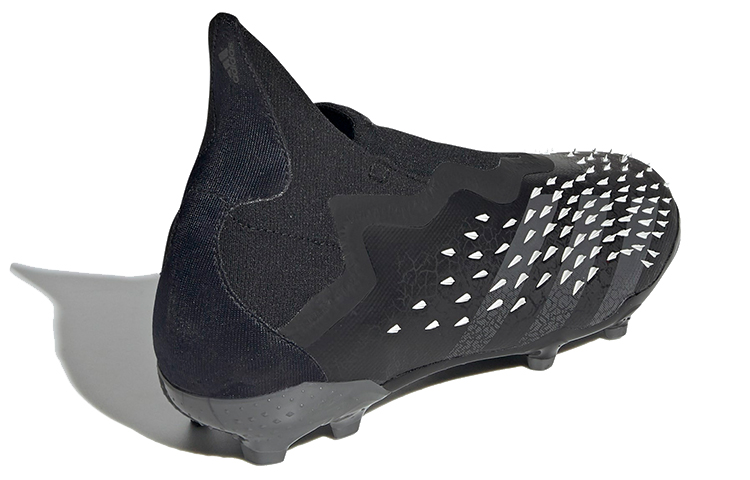 Shop 兒童 adidas Predator Freak+ 硬地足球鞋 K 黑