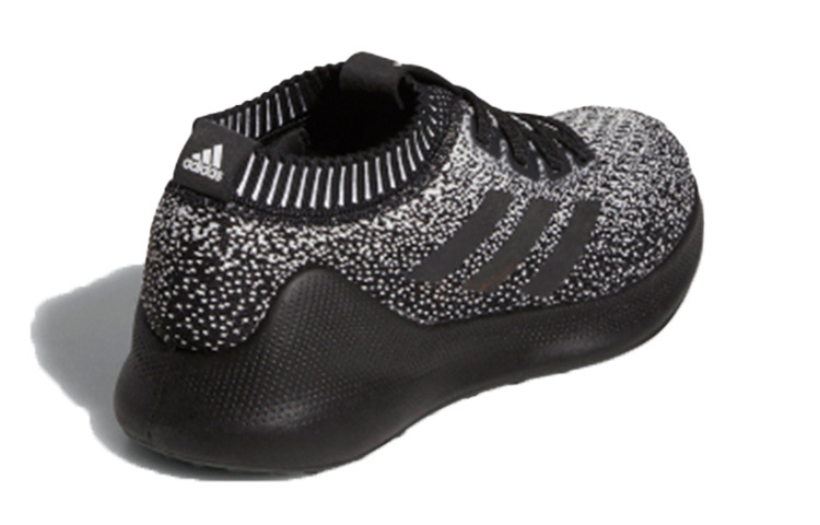 Shop 大童 adidas Purebounce+ J 低筒 兒童跑步鞋 黑白