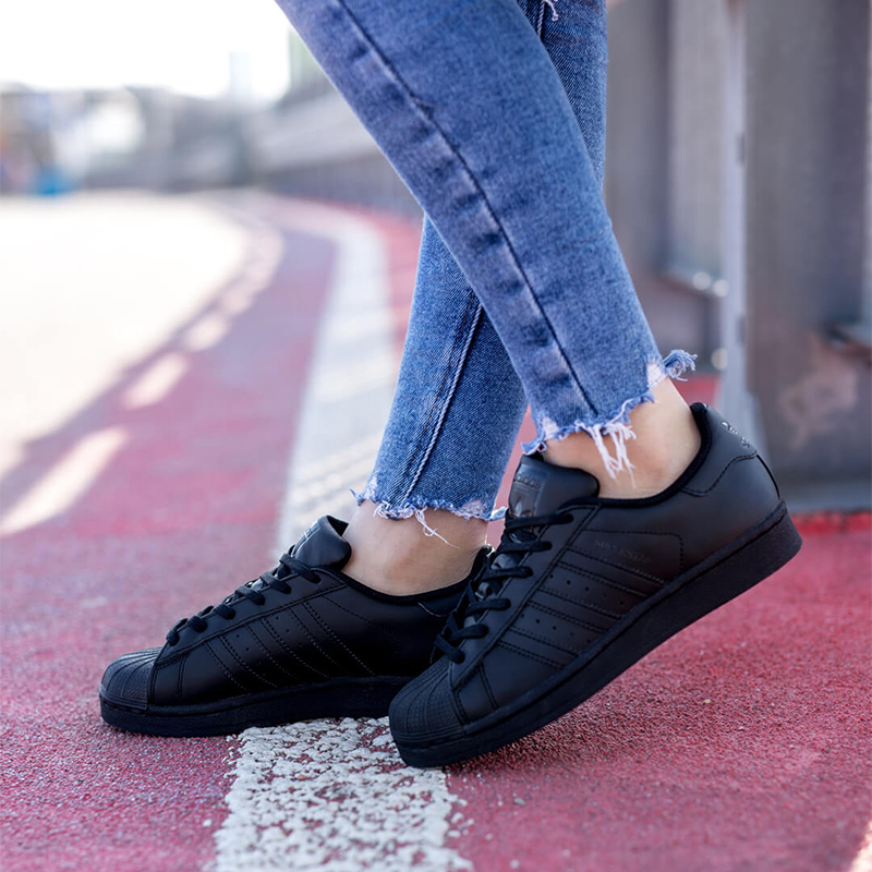 Sizing (Youth) adidas Superstar Foundation J 'Triple Black' B25724