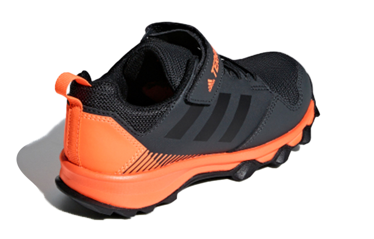 Shop 兒童 adidas Terrex Tracerocker CF K 黑橙