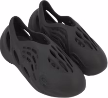 Shop (青少年款)adidas Yeezy Foam Runner 'Carbon' IG5352
