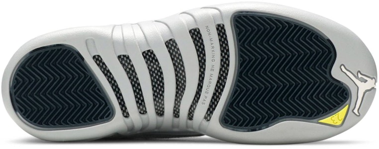 喬丹 Air Jordan 12 復刻版低筒灰狼色籃球鞋 GS 灰 Shop 喬丹 Air Jordan 12 復刻版低筒灰狼色籃球鞋 GS 灰