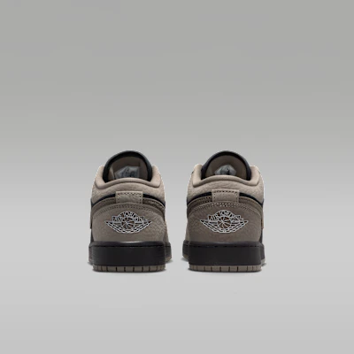 (JR) Air Jordan 1 Low SE Hitam/Lychee Mangga/Abu-Zaitun IB7111-005 Details for (JR) Air Jordan 1 Low SE Hitam/Lychee Mangga/Abu-Zaitun IB7111-005
