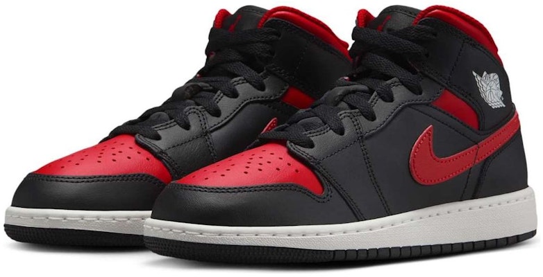 (JR) Air Jordan 1 Mid 'Hitam Merah Api' DQ8423-067 Lookbook (JR) Air Jordan 1 Mid 'Hitam Merah Api' DQ8423-067