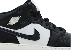 (JR) Air Jordan 1 中帮 '黑色暗黑' DQ8423-010 Order (JR) Air Jordan 1 中帮 '黑色暗黑' DQ8423-010