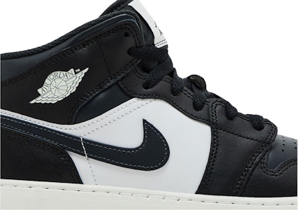 (JR) エアジョーダン1ミッド オフノワールトゥ DQ8423-010 Order (JR) エアジョーダン1ミッド オフノワールトゥ DQ8423-010