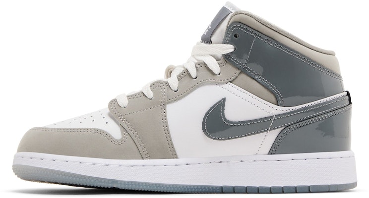 (JR) Air Jordan 1 中帮 SE ‘漆皮酷灰’ HF3193-100 Lookbook (JR) Air Jordan 1 中帮 SE ‘漆皮酷灰’ HF3193-100