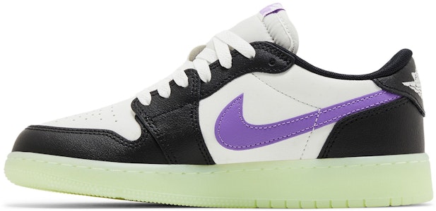 (JR) Air Jordan 1 Retro Low OG 'Hitam Raspberry' HF0410-001 Lookbook (JR) Air Jordan 1 Retro Low OG 'Hitam Raspberry' HF0410-001