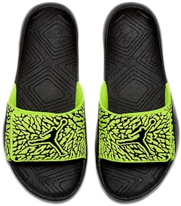 (JR) Sandal Air Jordan Hydro 7 V2 Burst Crack Hitam Kuning 'Black Yellow' BQ6291-700 Lookbook (JR) Sandal Air Jordan Hydro 7 V2 Burst Crack Hitam Kuning 'Black Yellow' BQ6291-700