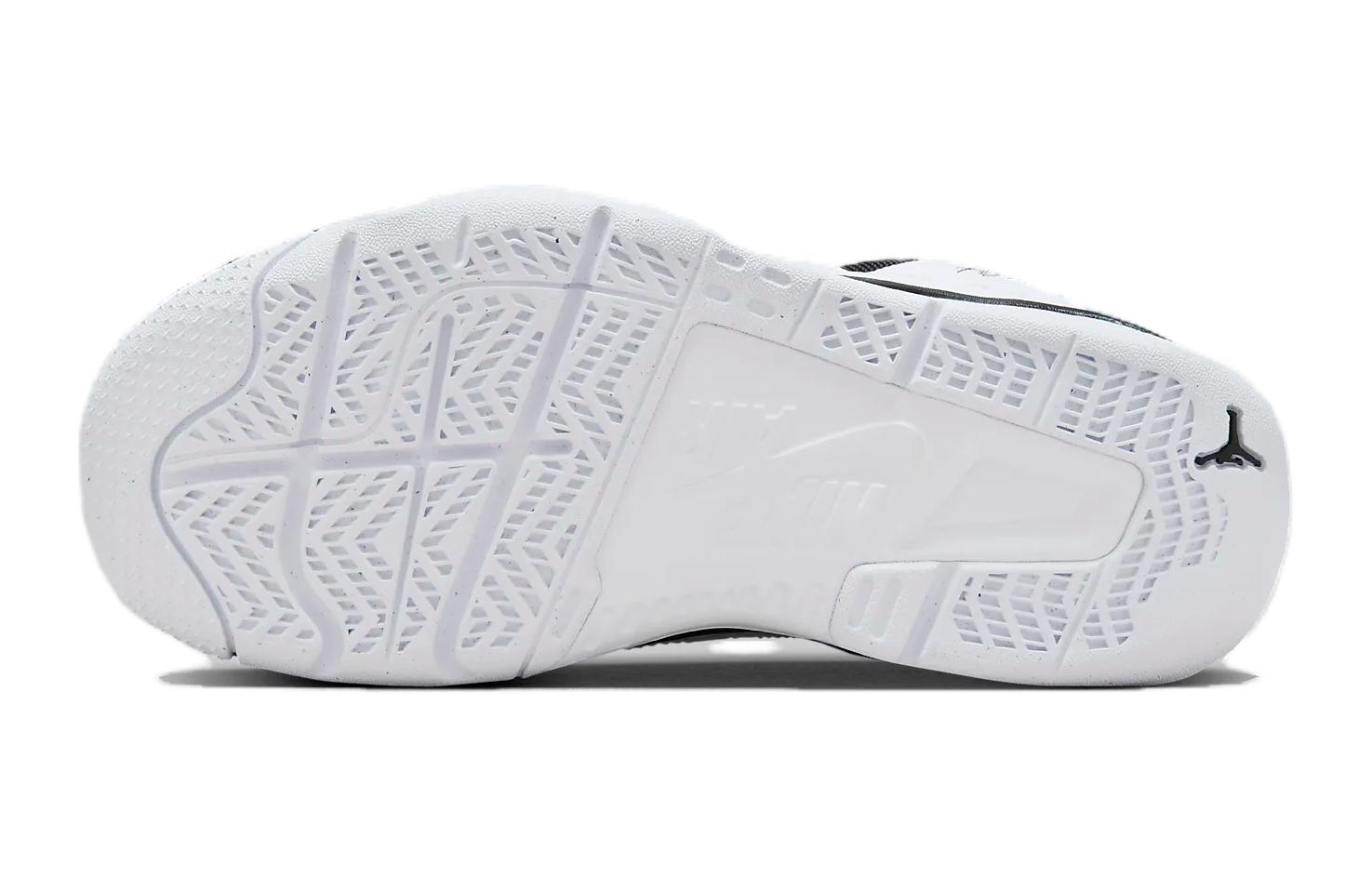 Shop 大童 Jordan Stay Loyal 3 舒適百搭 低筒 兒童籃球鞋 白黑色