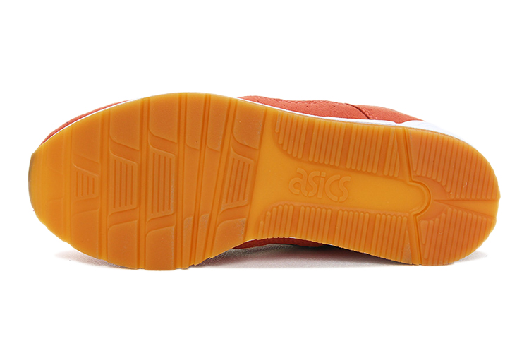 Shop 大童 Disney x Asics Gel-Lyte 復古休閒加絨跑步鞋 橘