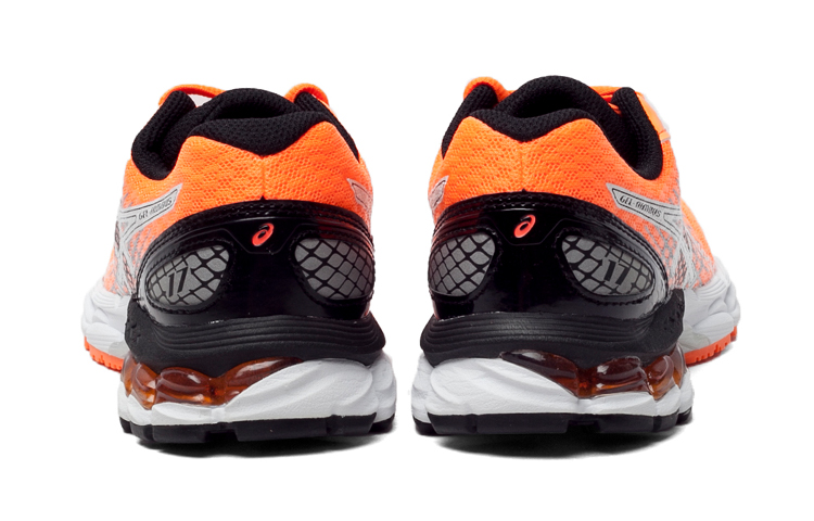 Shop 大童 Asics Gel-Nimbus 17 舒適耐磨跑步鞋 珊瑚橙