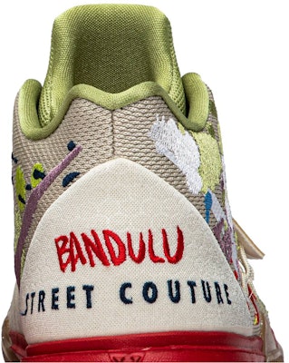 (JR) バンドル x ナイキ カイリー5 「刺繍スプラッター」 CQ4326-100 Sizing (JR) バンドル x ナイキ カイリー5 「刺繍スプラッター」 CQ4326-100