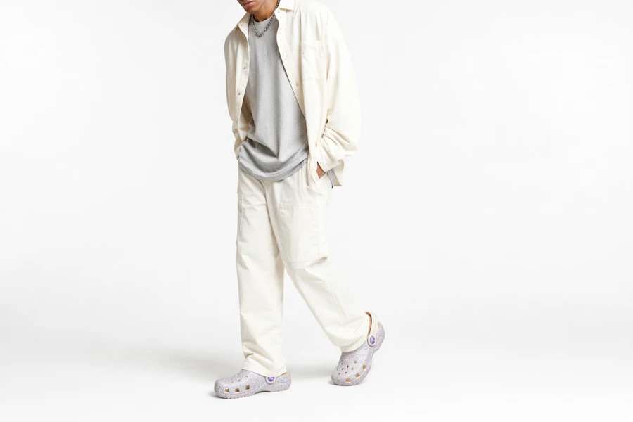 兒童 Crocs 戶外包頭平跟經典閃亮洞洞運動涼鞋 牡蠣色 Order 兒童 Crocs 戶外包頭平跟經典閃亮洞洞運動涼鞋 牡蠣色